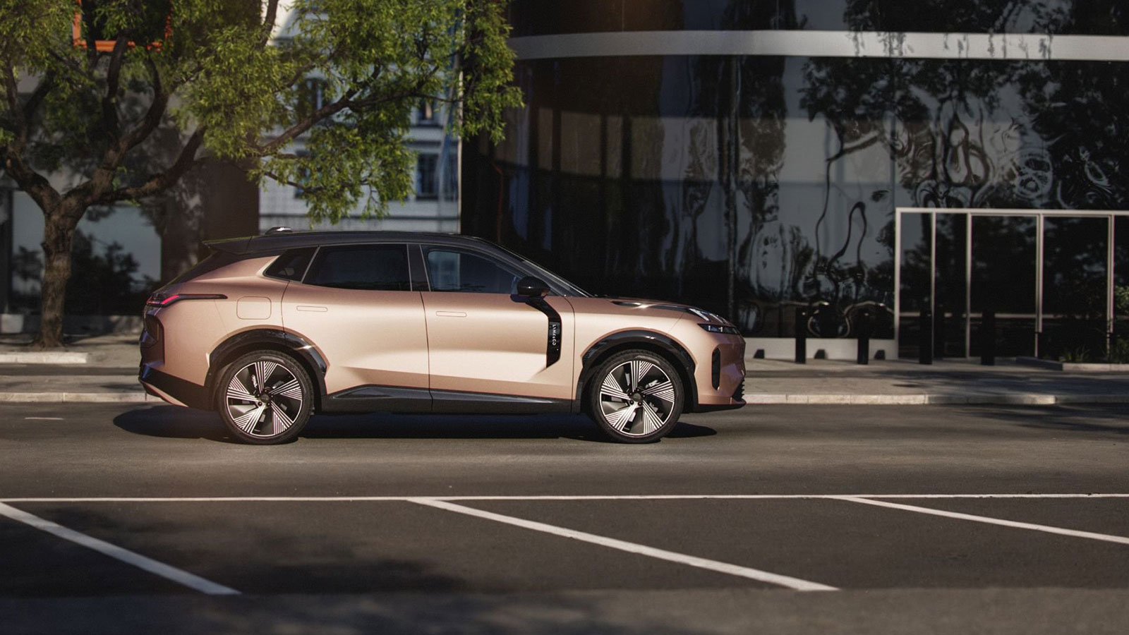 Lynk & Co 08: Πρώτη επαφή με το πολυτελές plug-in υβριδικό SUV